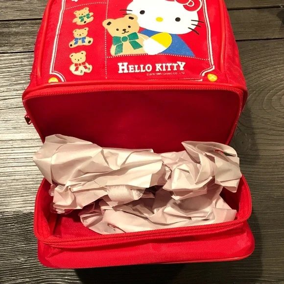 Hello Kitty Red Lunch Tote - Picture 8 of 13